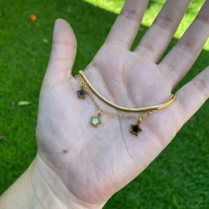 Pulsera de doble tiempo con estrellas colgantes 